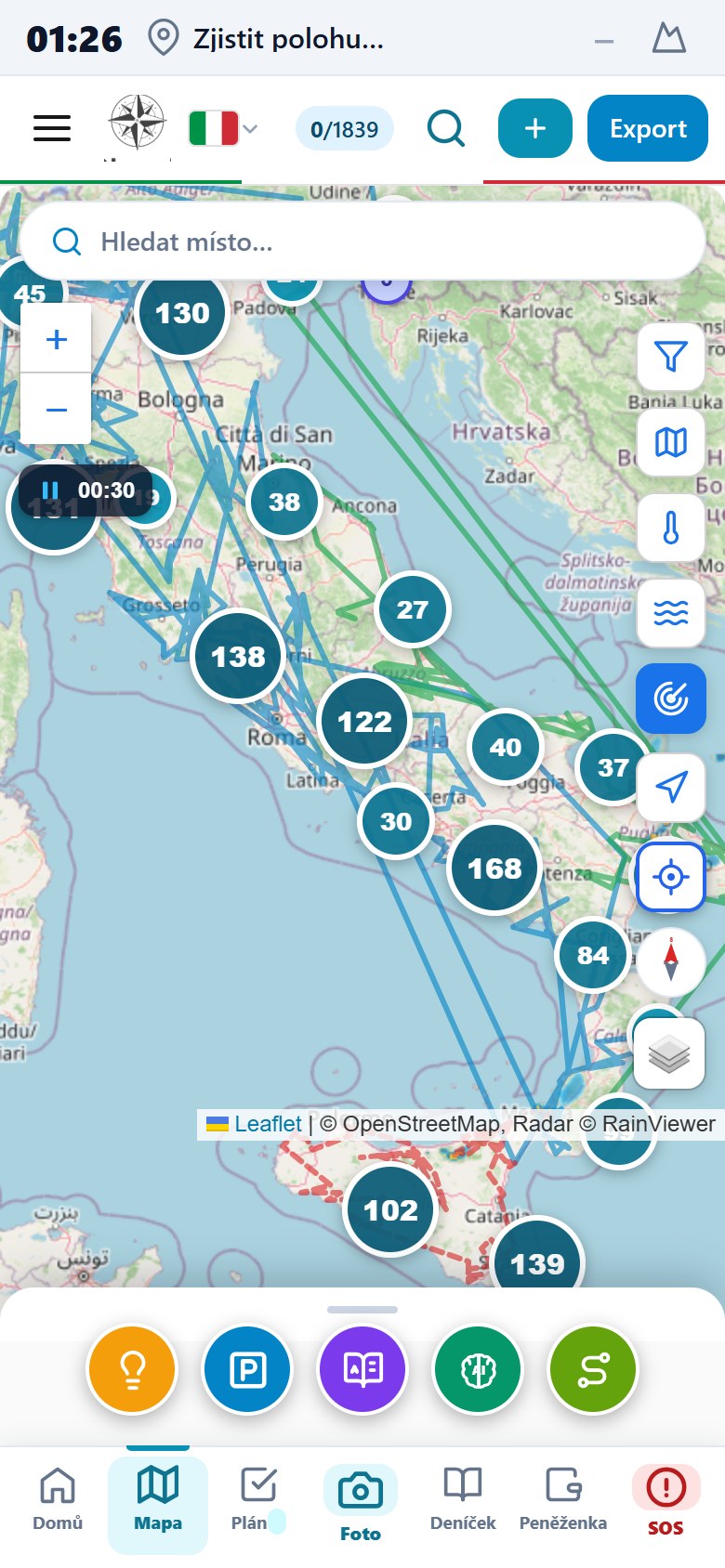 Mapa cesty se zapnutou vrstvou srážkového radaru zobrazující aktuální déšť