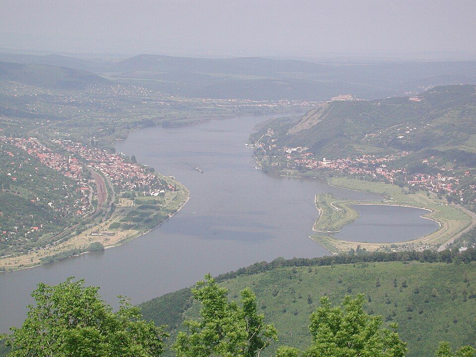 Visegrád a Nagymaros přes Dunaj