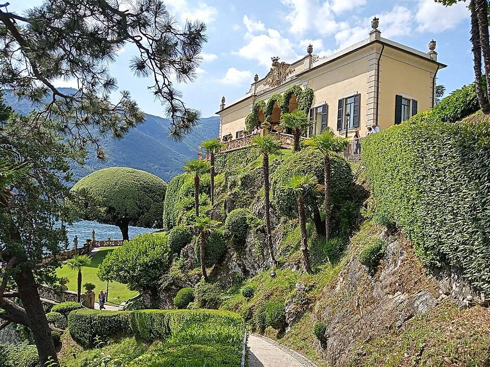 Villa del Balbianello a její zahrada nad hladinou Comského jezera