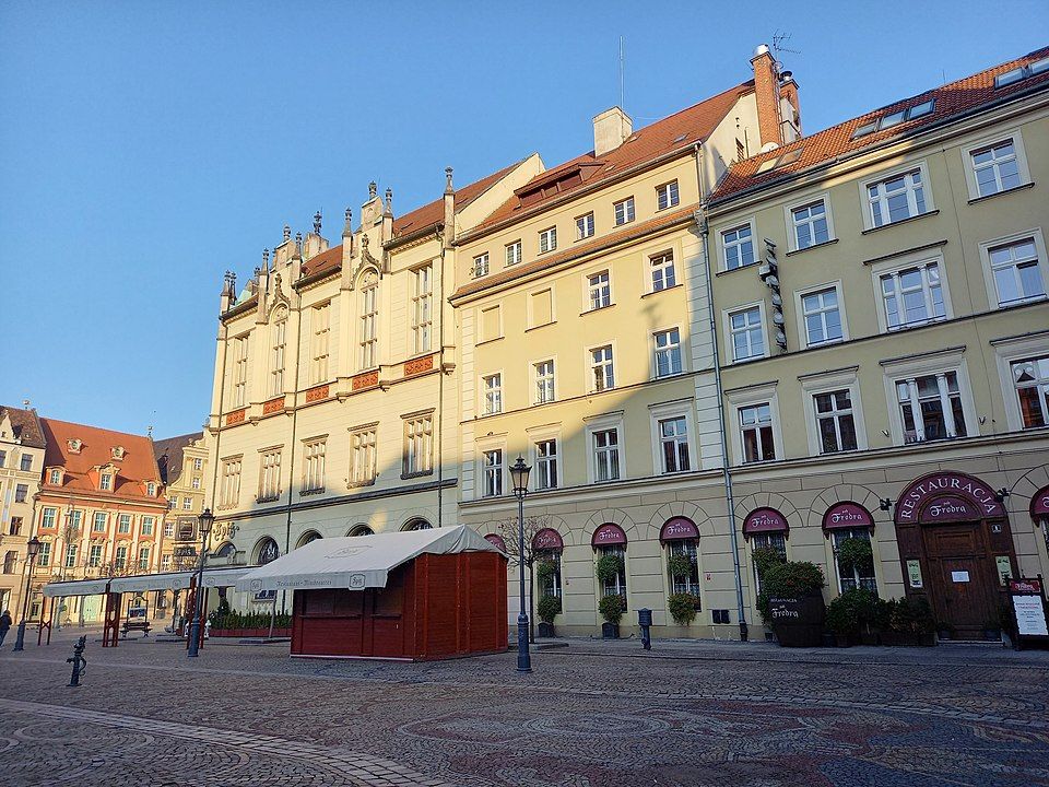 Barevné měšťanské domy na náměstí Rynek ve Vratislavi