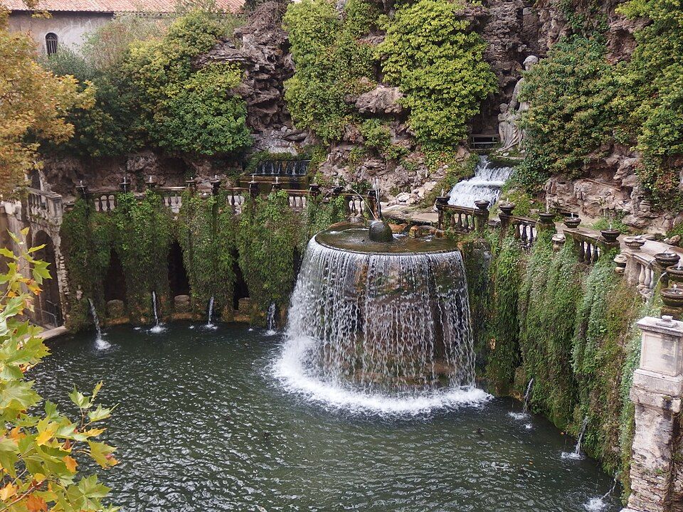 Oválná fontána dell'Ovato ve Ville d'Este