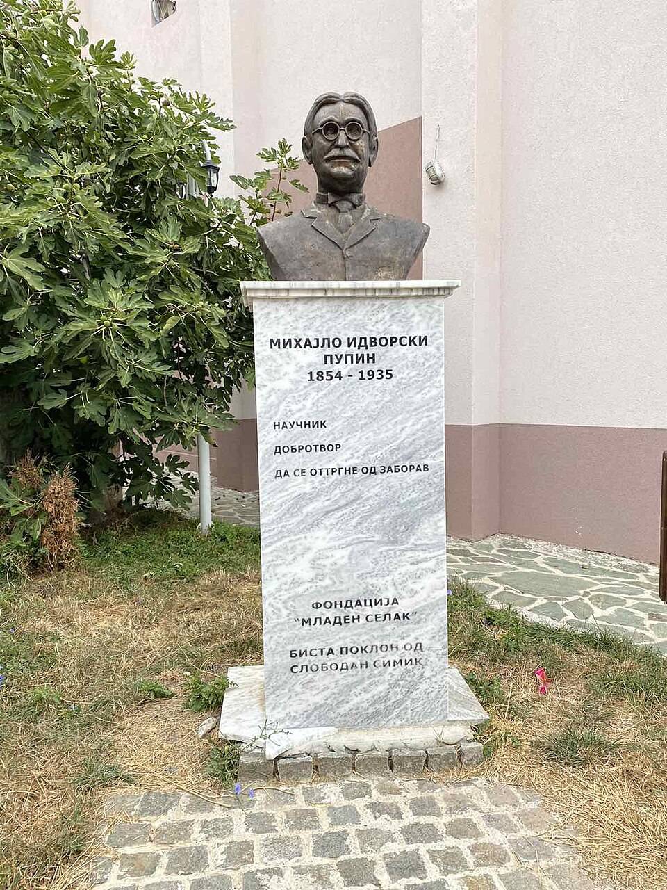 Pomník Mihajla Pupina ve Vevčani