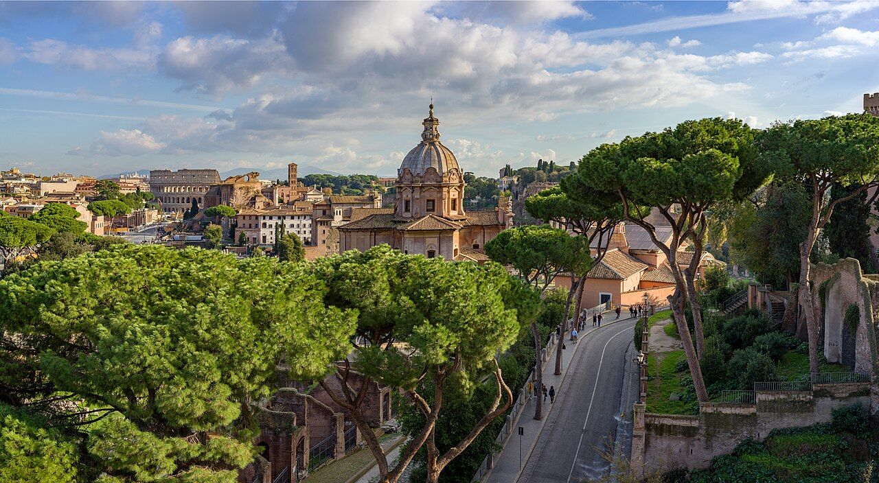 Forum Romanum se sloupy a ruinami
