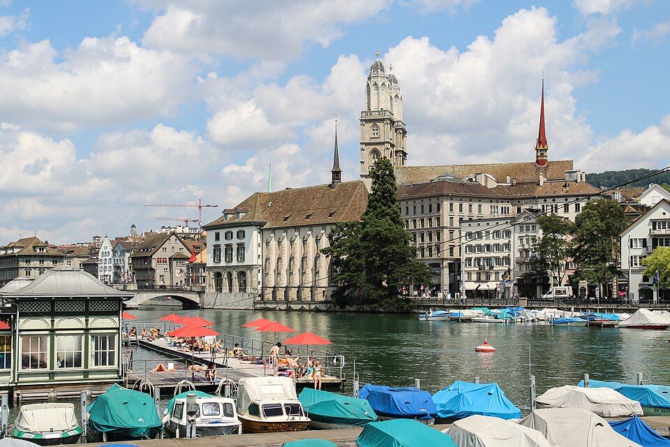 Nábřeží řeky Limmat v Curychu