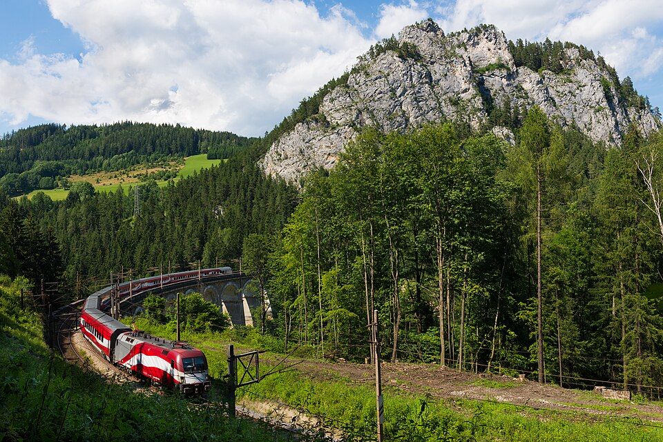Vlak na viaduktu Kalte Rinne, Semmeringská železnice
