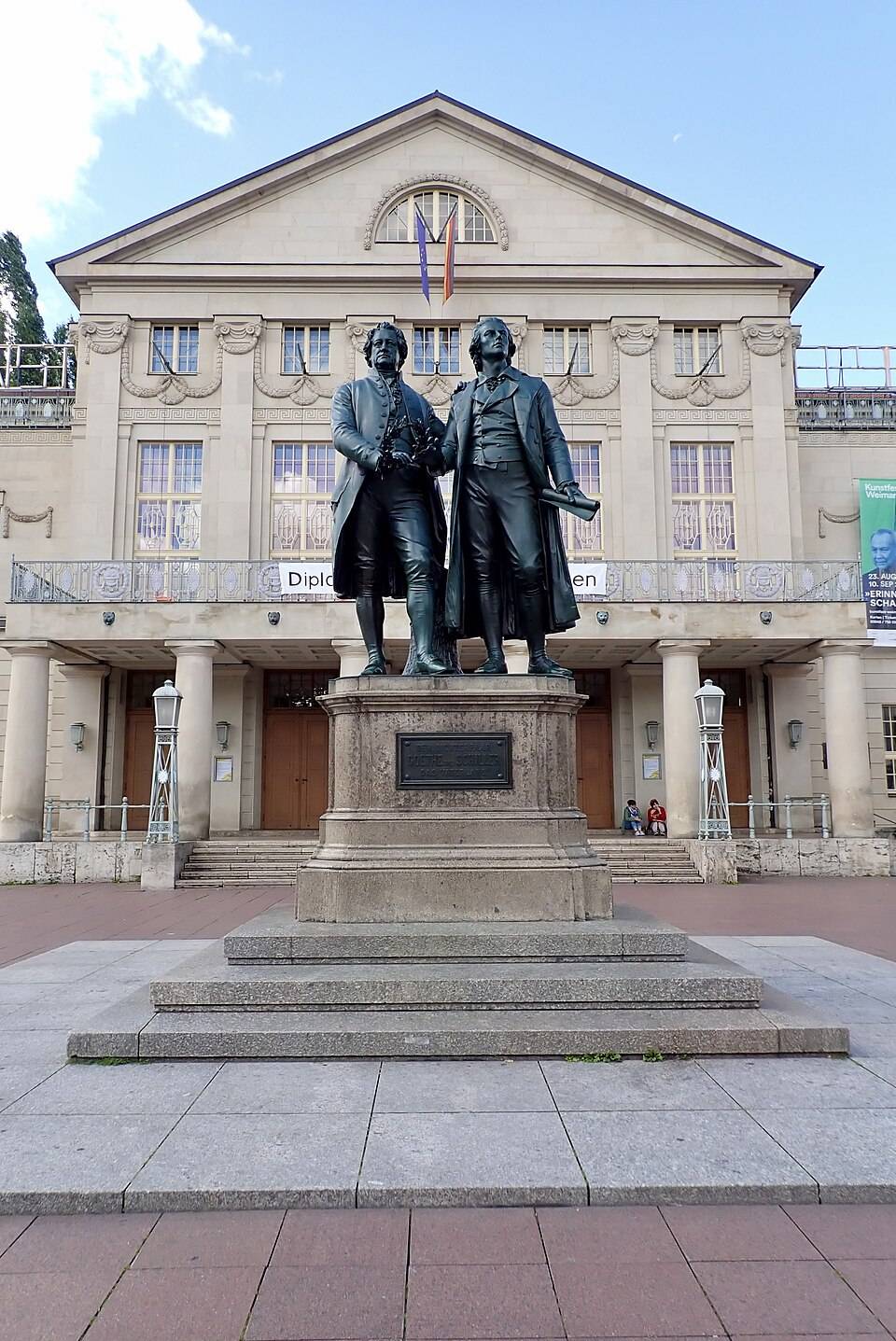 Bronzový pomník Goetha a Schillera ve Výmaru