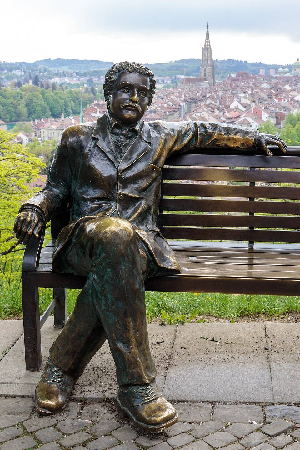 Socha Alberta Einsteina v Růžové zahradě v Bernu