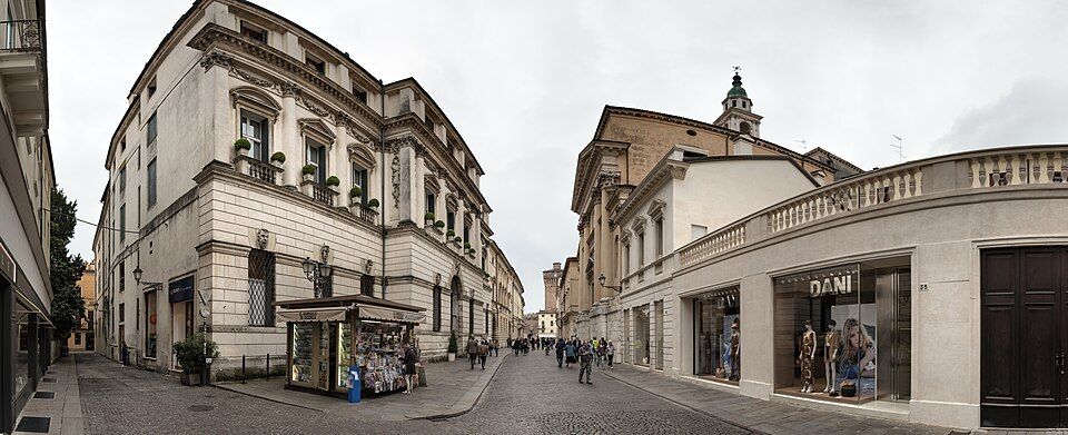 Corso Palladio, hlavní historická třída Vicenzy lemovaná paláci