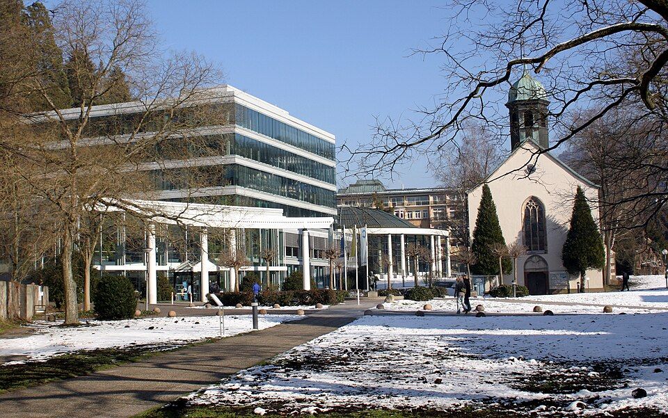 Moderní termální lázně Caracalla Therme v Baden-Badenu