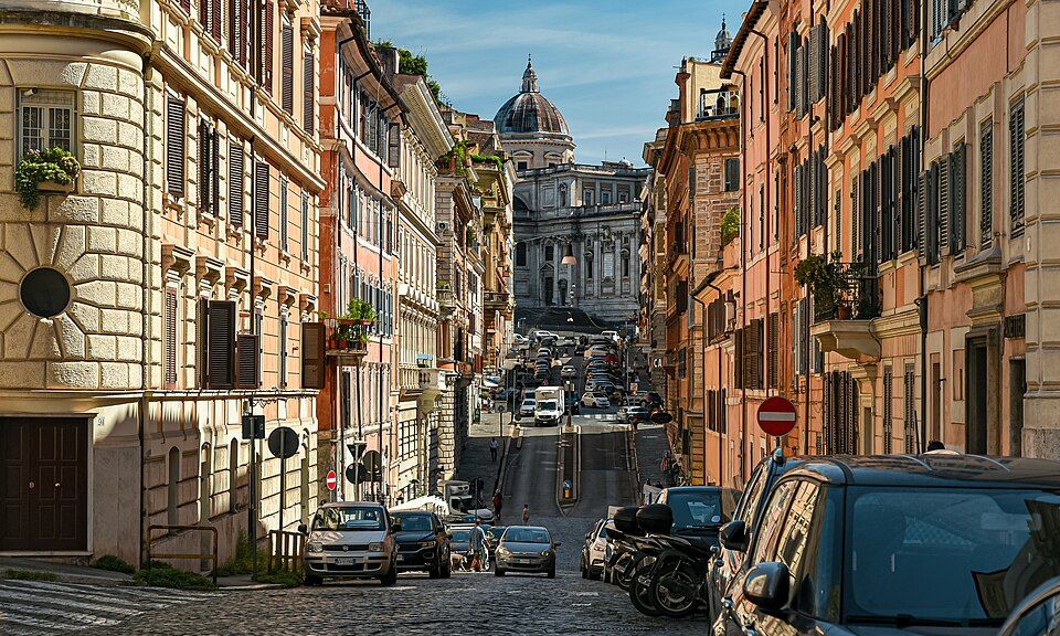 Bazilika Santa Maria Maggiore a okolní čtvrť Monti v Římě