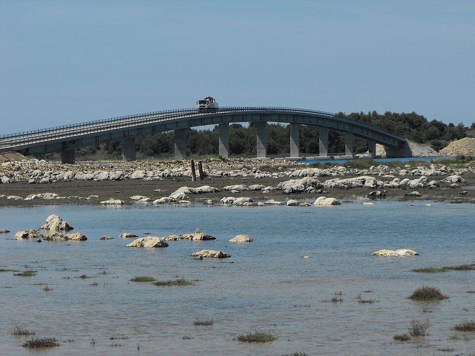 Viadukt spojující Vir s pevninou