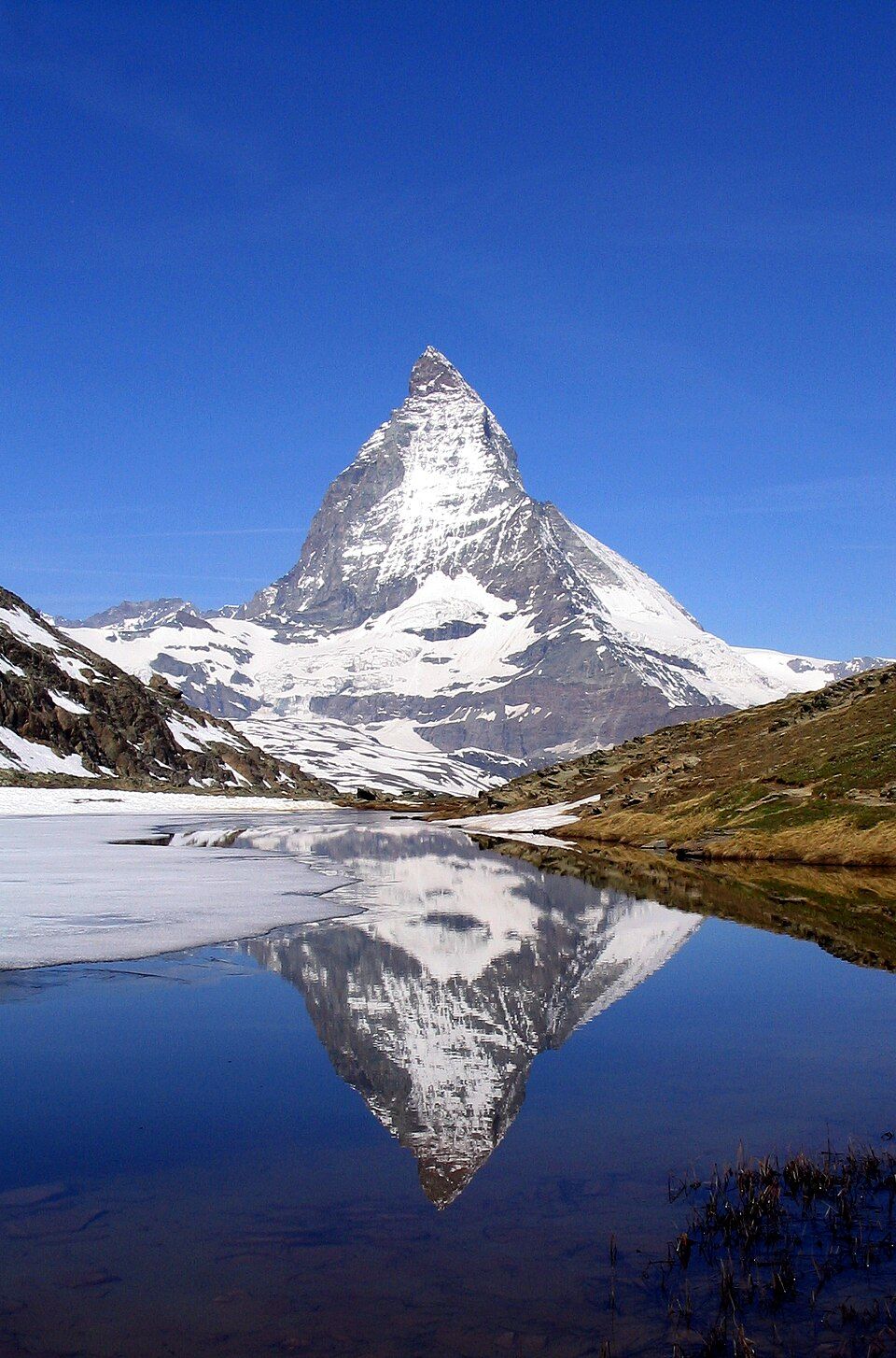 Matterhorn zrcadlící se v jezeře Riffelsee