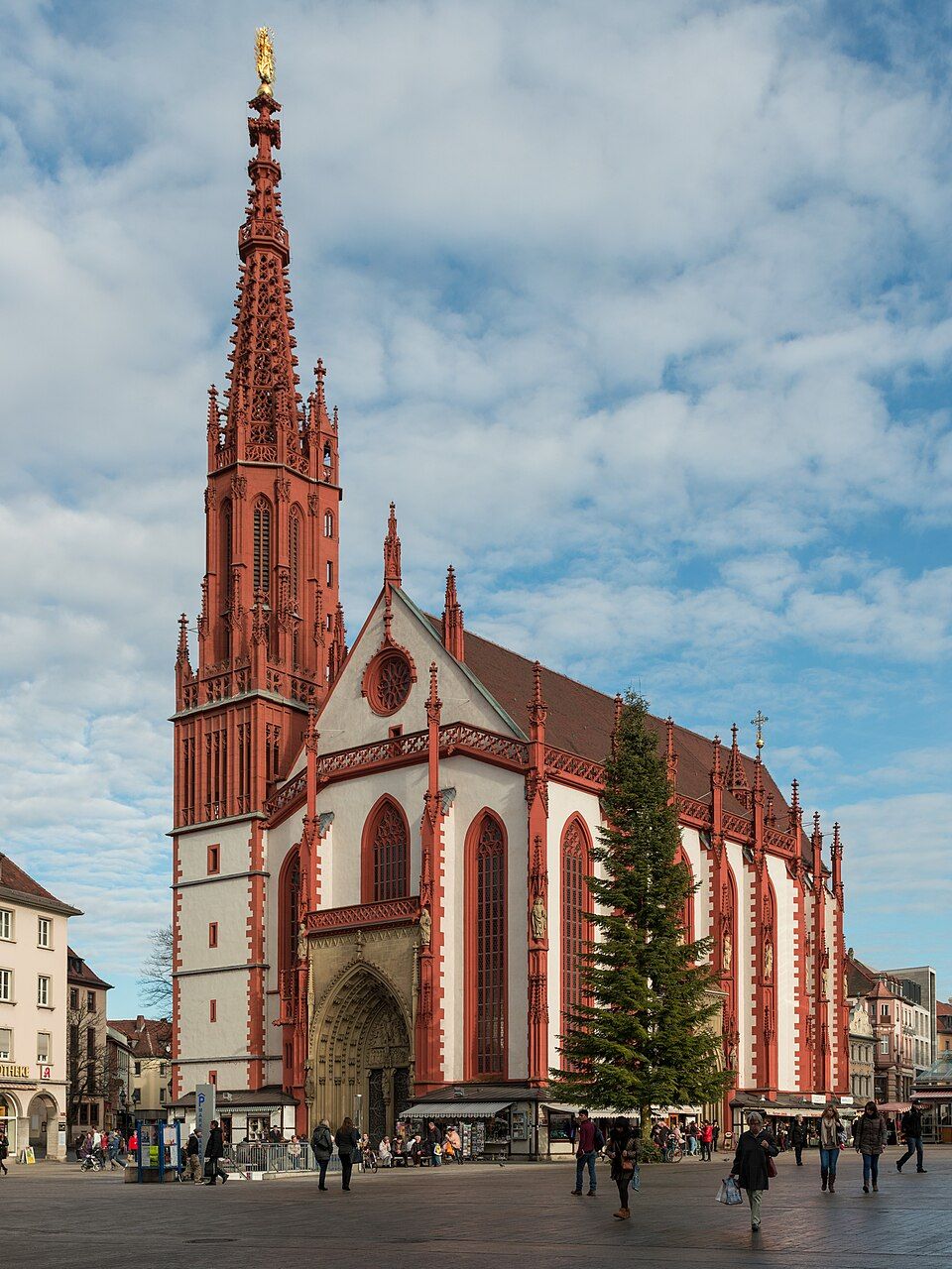 Pozdně gotická Marienkapelle na tržišti ve Würzburgu