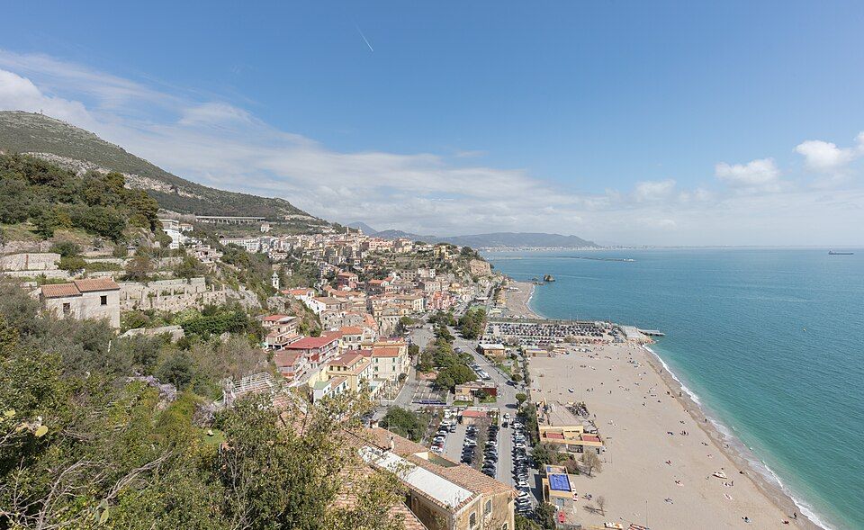 Vietri sul Mare a začátek Amalfského pobřeží