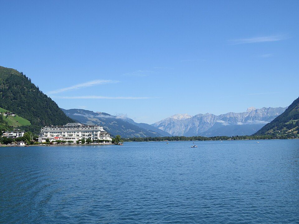 Grand Hotel na břehu jezera v Zell am See