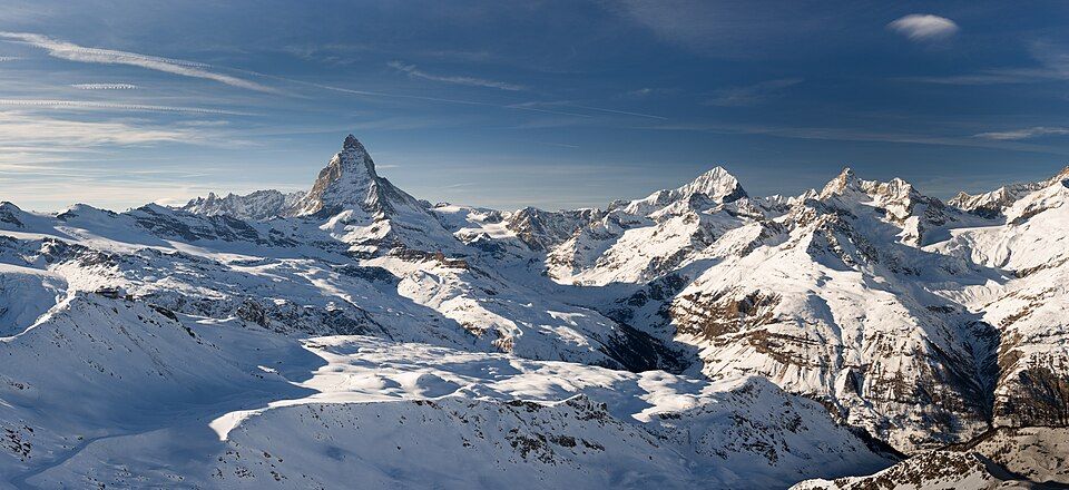 Panorama vesnice Zermatt s okolními vrcholy