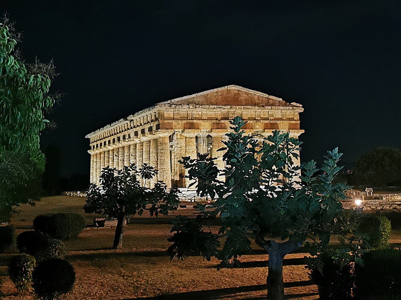 Velký dórský chrám Neptuna v archeologickém parku Paestum