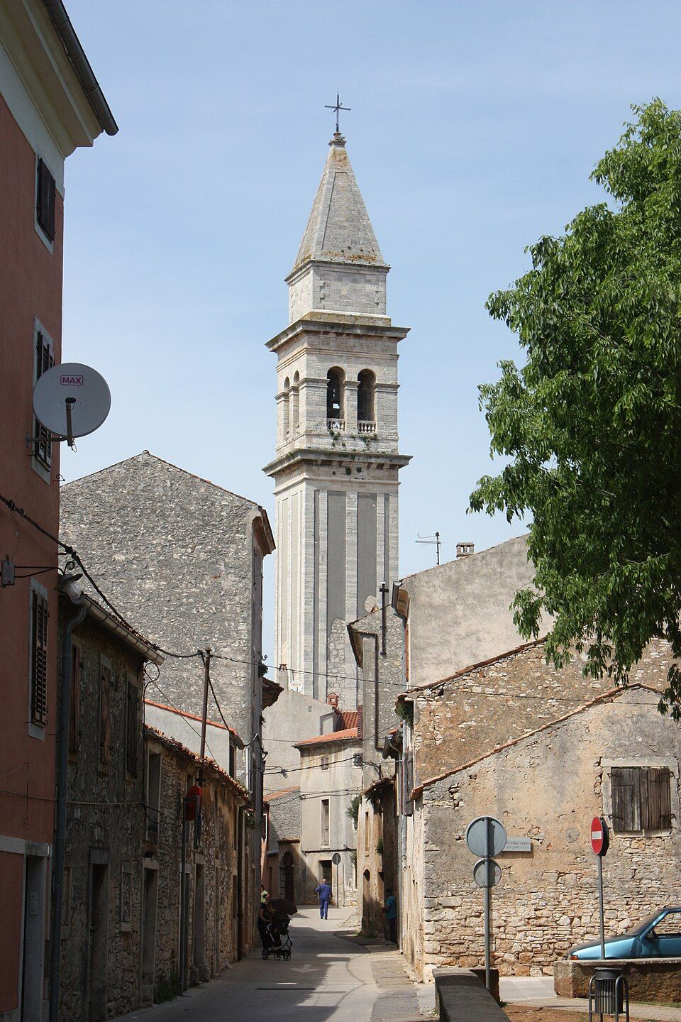 Ulice San Rocco a zvonice sv. Blažeje ve Vodnjanu