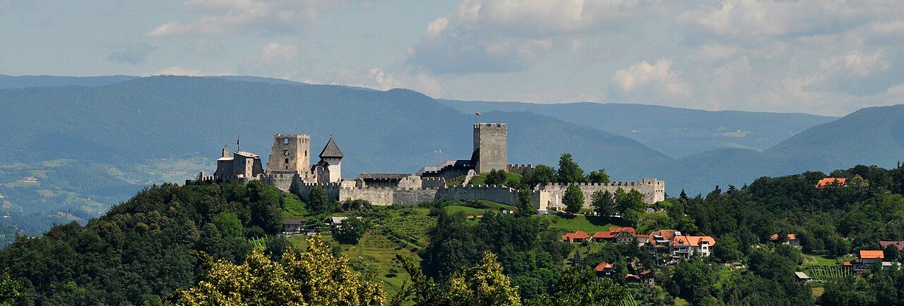 Celjský hrad nad městem Celje