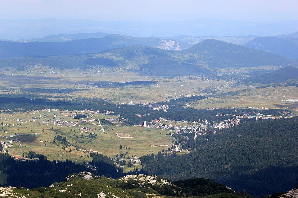 Domy a hory kolem Žabljaku