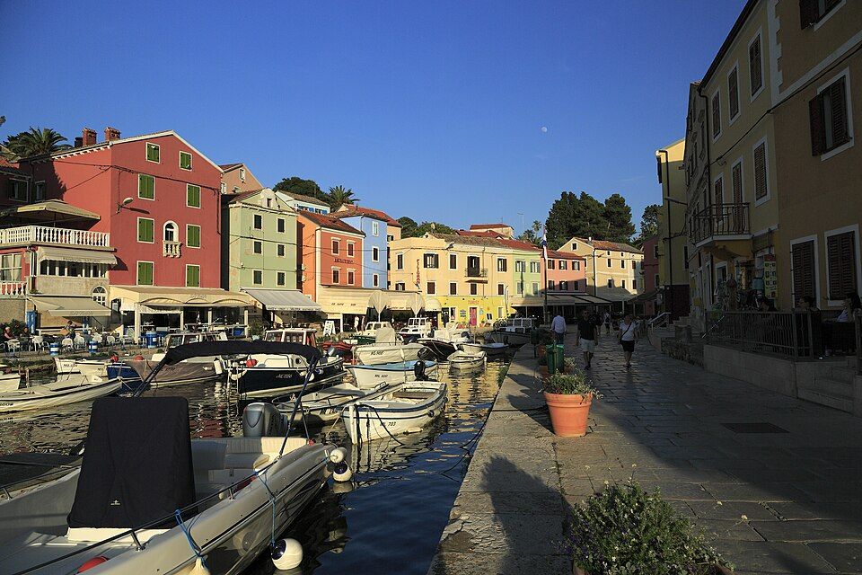 Vnitřní přístav ve Veli Lošinj