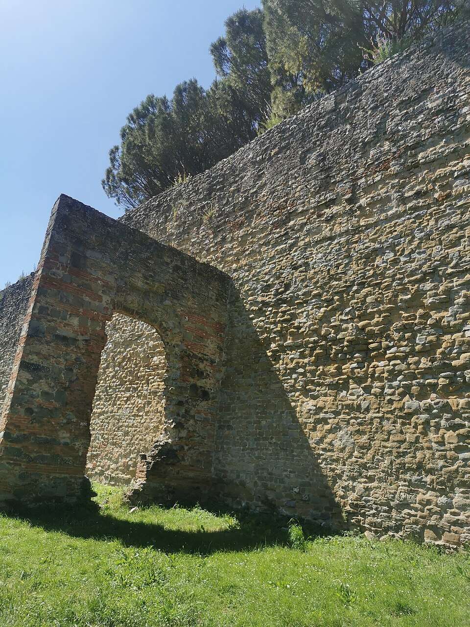 Uličky a fasády v centru Arezza