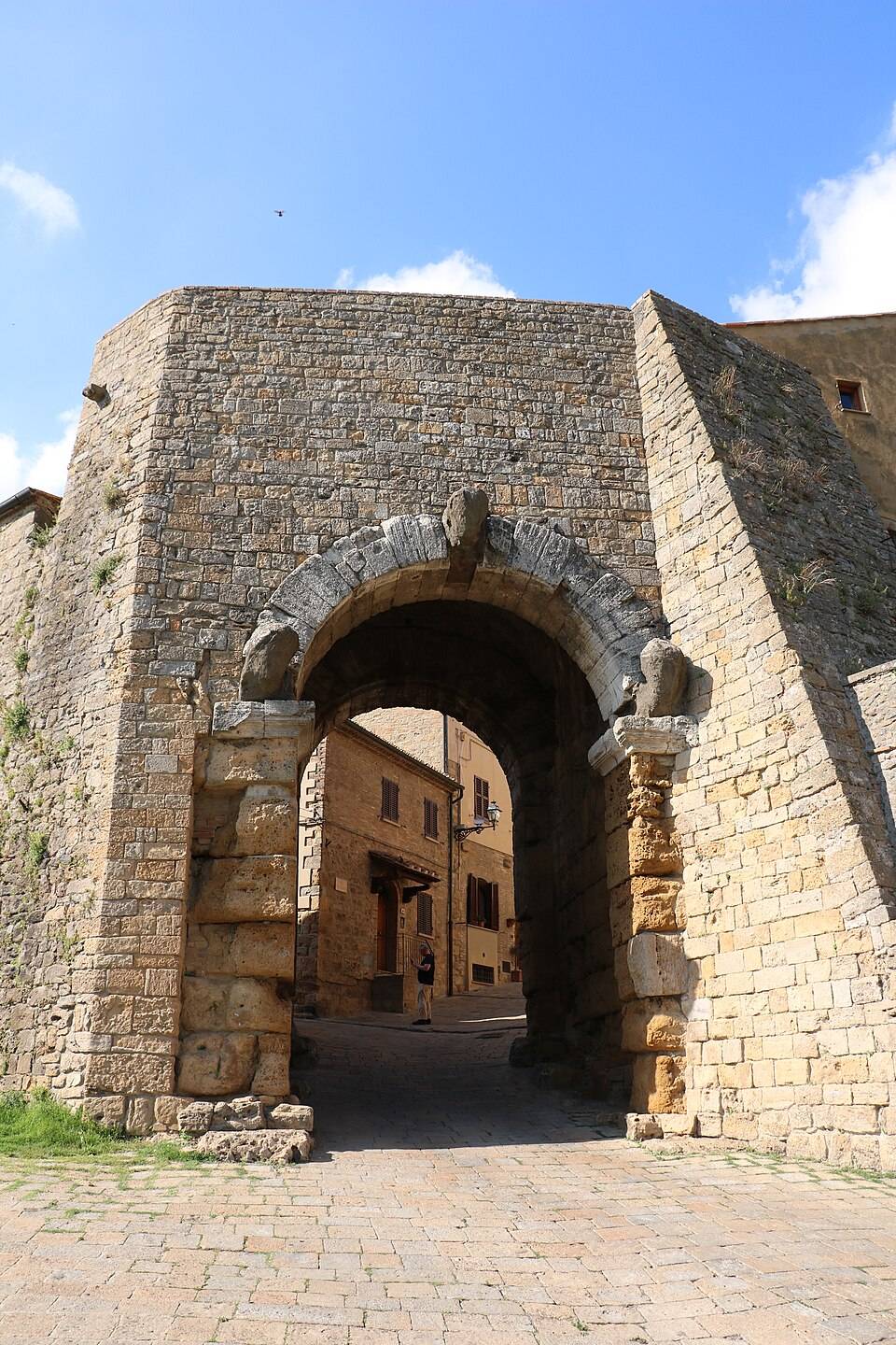 Etruská brána Porta all'Arco ve Volteře