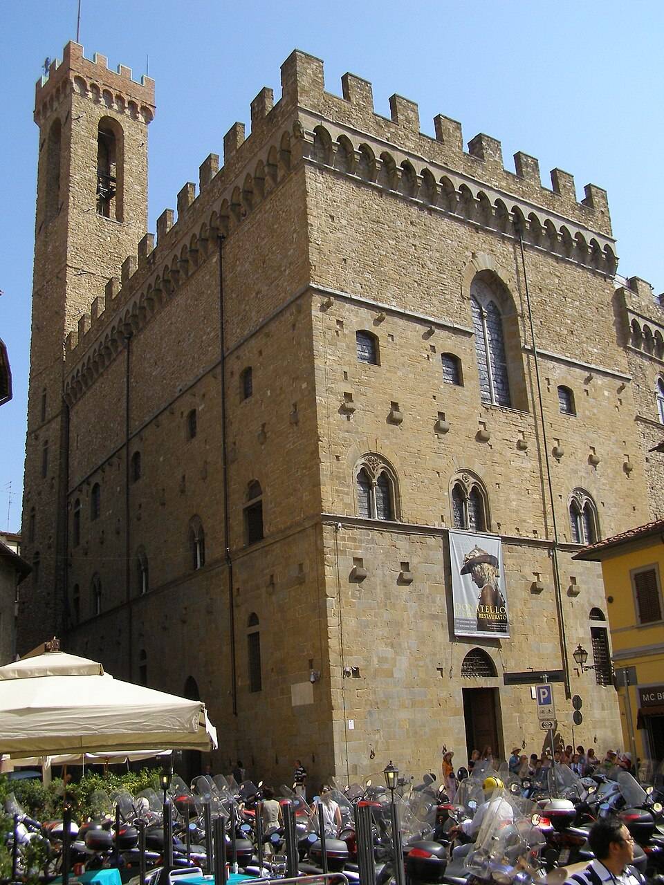 Pohled na palác Bargello a okolní florentské střechy