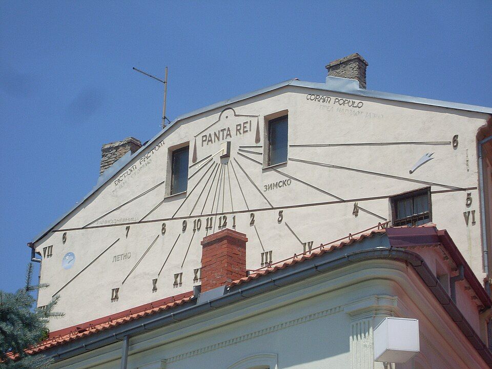 Sluneční hodiny v Bitole