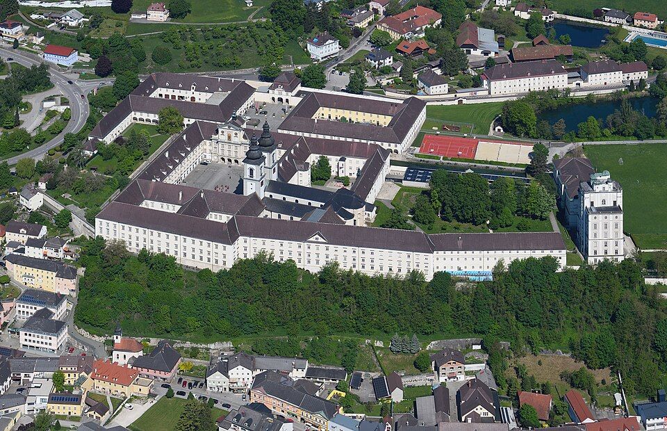 Klášter Kremsmünster, letecký pohled od jihovýchodu