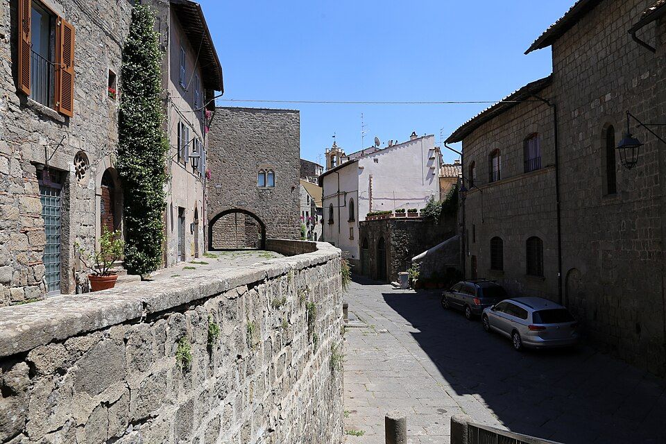 Středověká ulice di San Pellegrino ve Viterbu