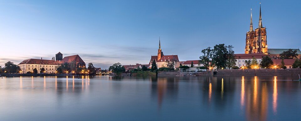 Panorama katedrálního ostrova Ostrów Tumski nad Odrou
