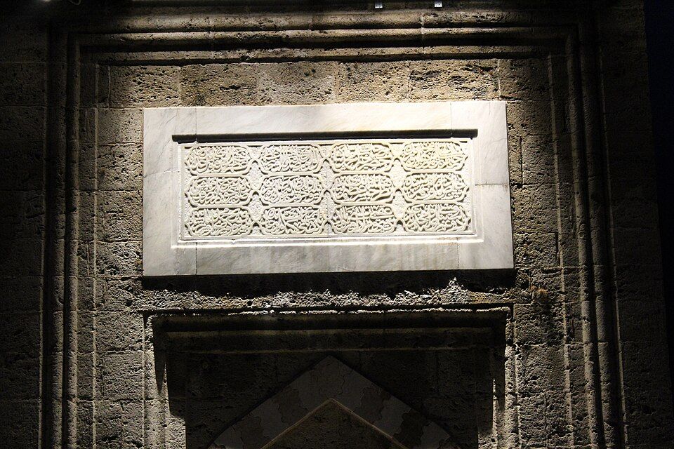 Detail kamenných oblouků mostu