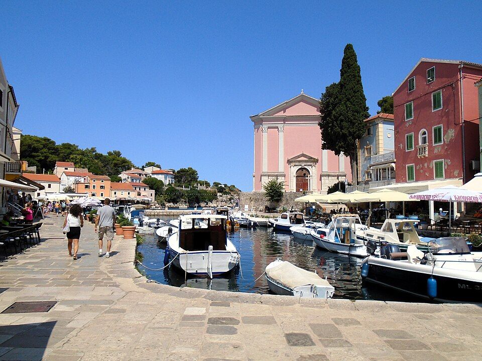Barevné domy ve Veli Lošinj