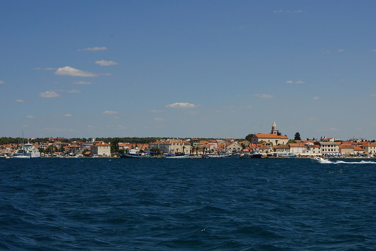 Panorama letoviska Biograd na Moru nad mořem