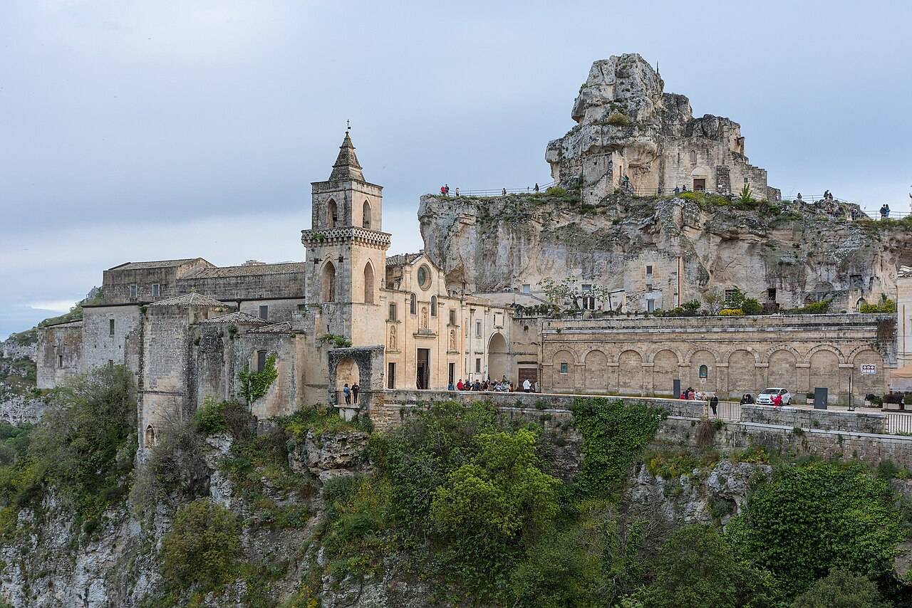Kostel San Pietro Caveoso nad roklí Gravina v Mateře