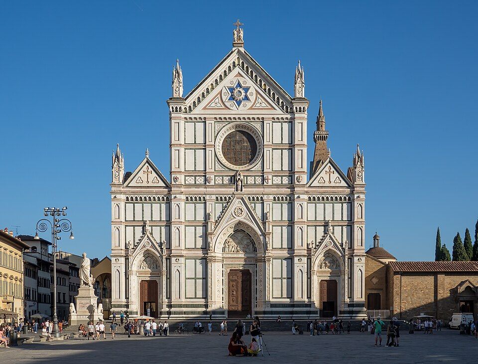 Mramorové průčelí baziliky Santa Croce ze Santa Croce náměstí