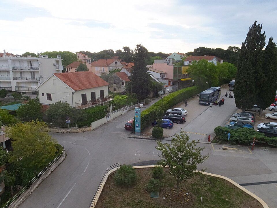 Pobřeží a domy Biogradu na Moru