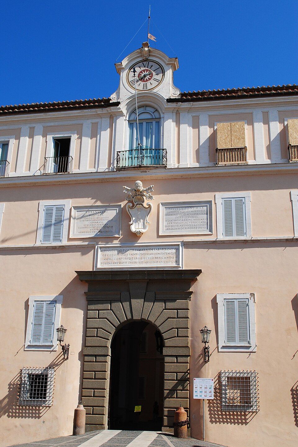 Castel Gandolfo, detail ulice s výhledem