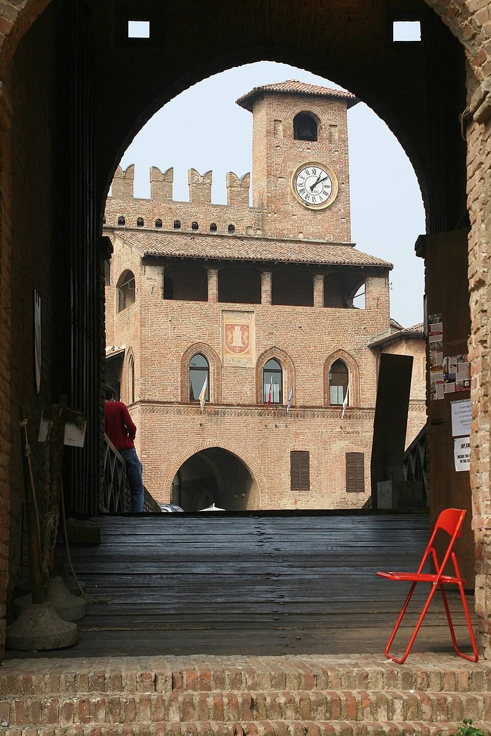 Detail cihlové architektury v provincii Piacenza