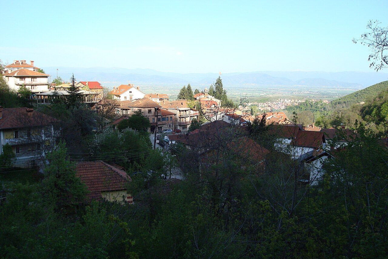Panorama horské vesnice Vevčani