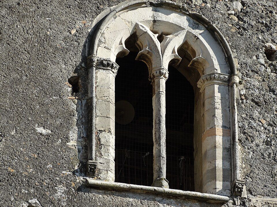 Exteriér gotického kostela Santa Maria della Consolazione v Altomonte, pohled na apsidu