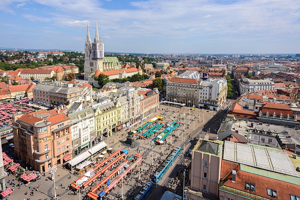 Střechy a katedrála Záhřebu