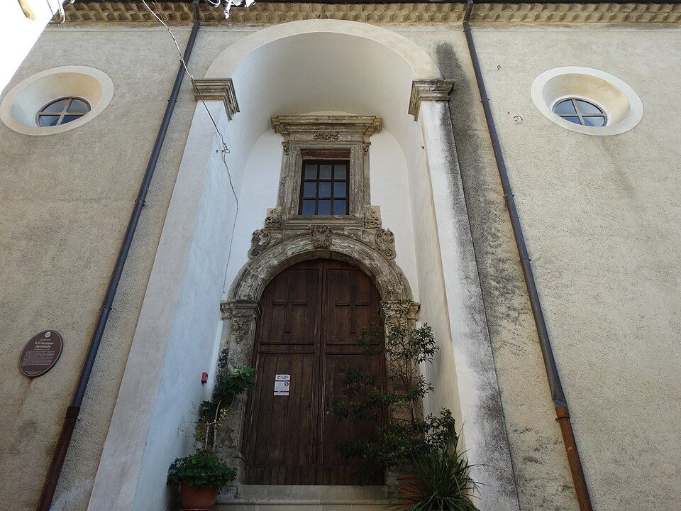 Kostel San Giacomo Apostolo v historickém jádru Altomonte