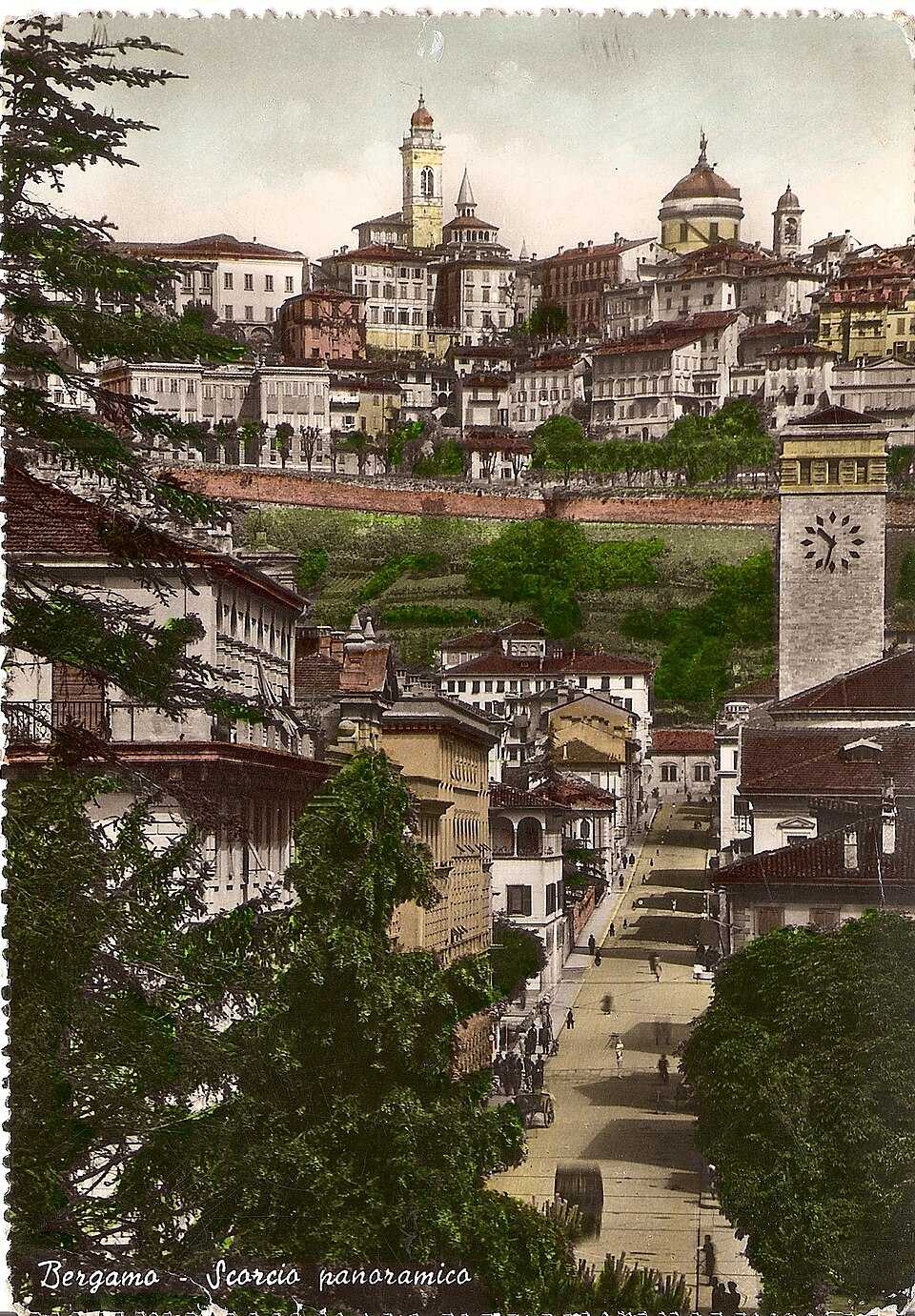 Panoramatický pohled na horní Bergamo