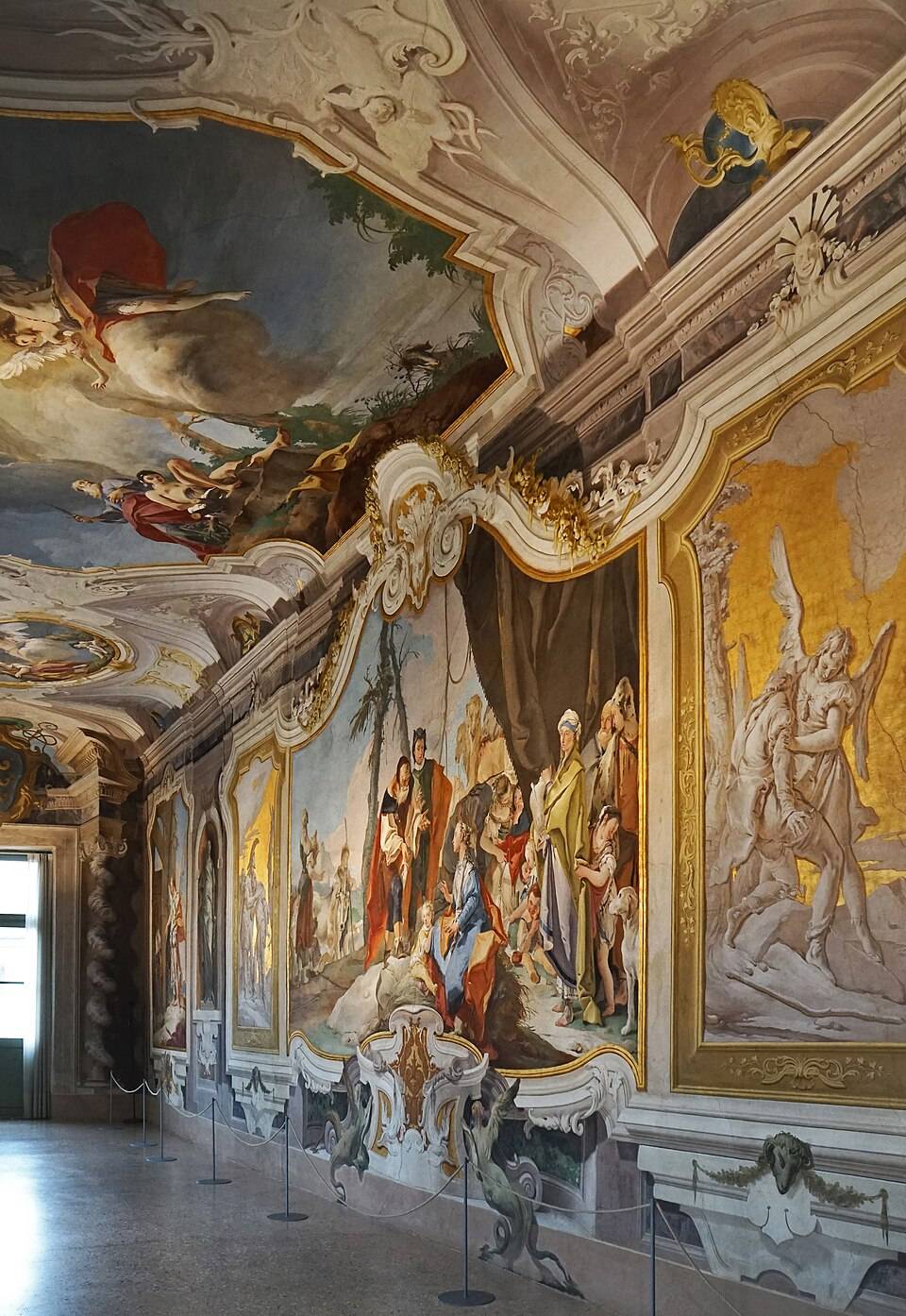 Tiepolova freska na klenbě v arcibiskupském paláci v Udine