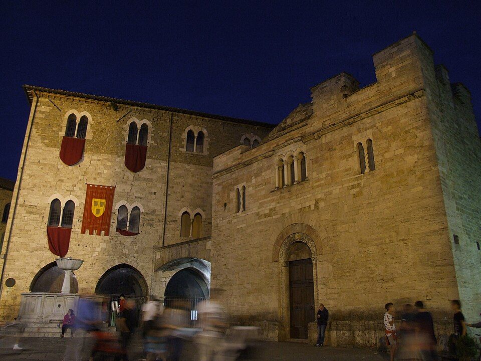 Románský kostel San Silvestro na Piazza Silvestri v Bevagně