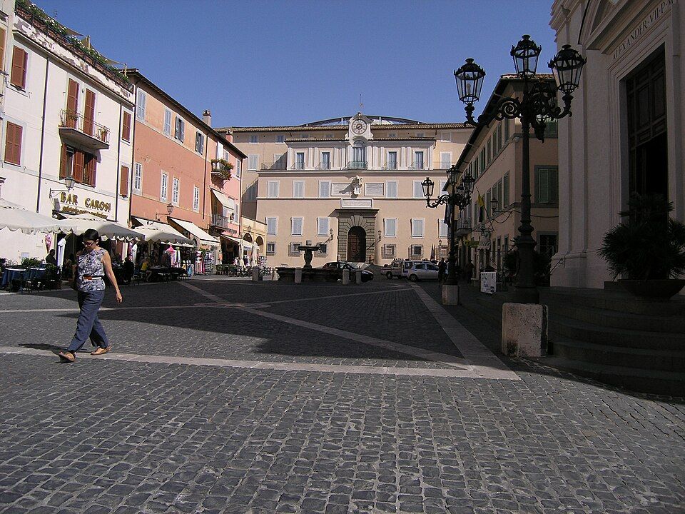 Palác a věž v Castel Gandolfo