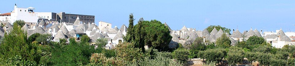 Panorama Alberobella s charakteristickými trulli
