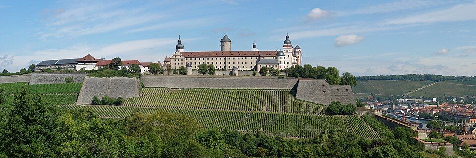 Pevnost Marienberg nad řekou Mohan a městem Würzburg